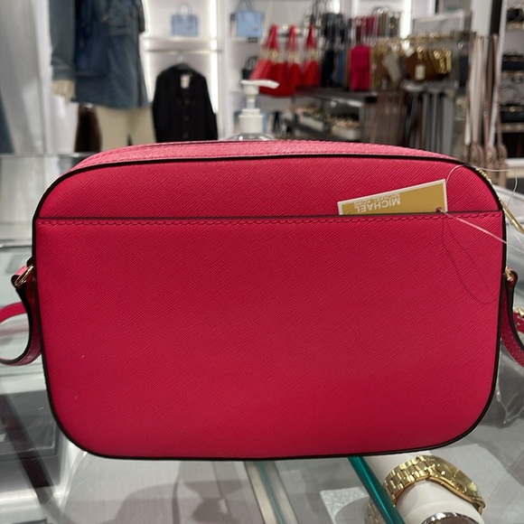 MICHAEL KORS
Jet Set Large Saffiano Leather Crossbody Bag
ELECTRIC PINK
NWT - Picture 7 of 16